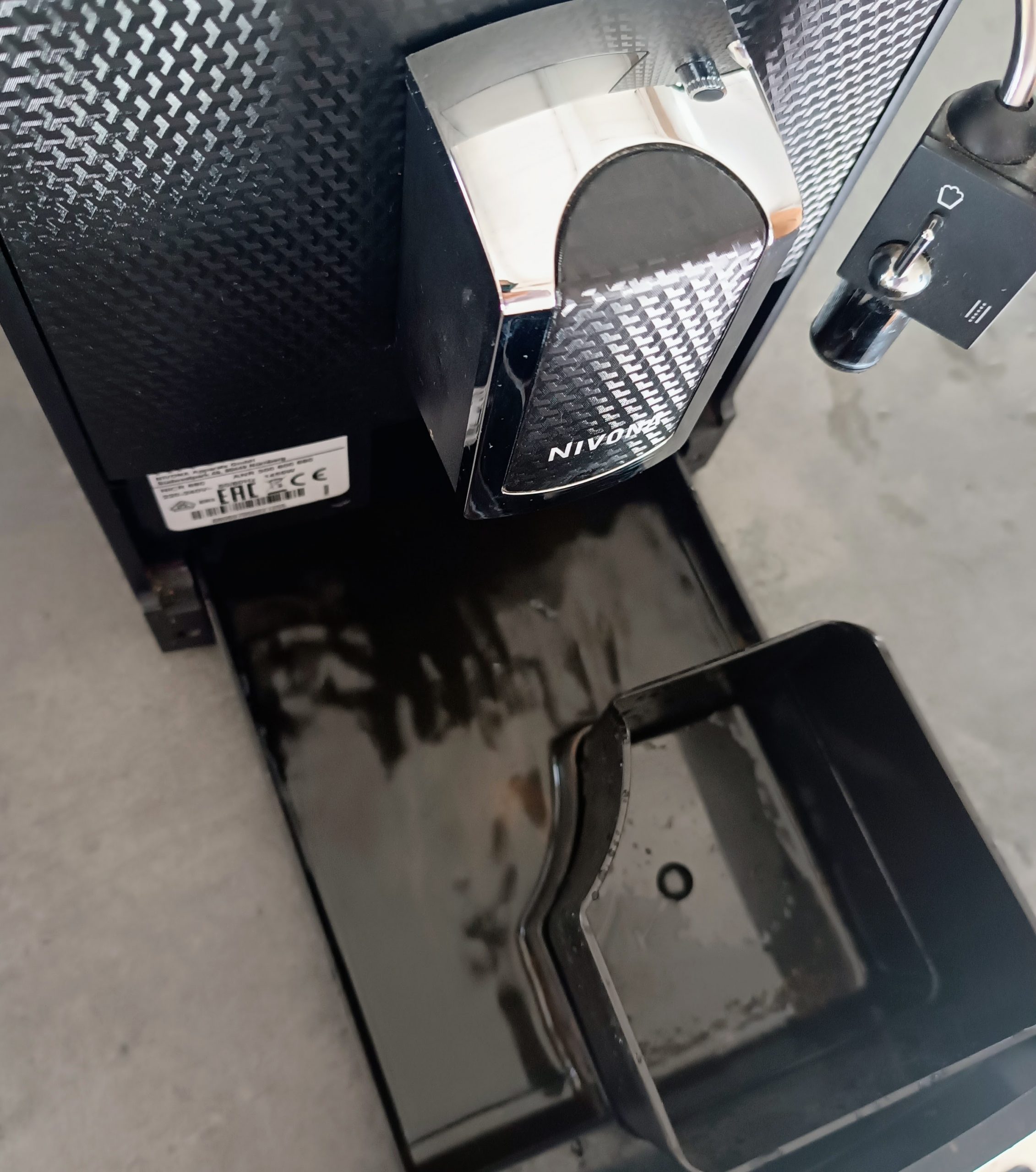 Bac à machine à café en grain. Réparation